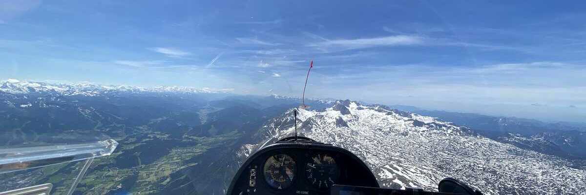 Flugwegposition um 12:33:42: Aufgenommen in der Nähe von Gemeinde Haus, Österreich in 2963 Meter